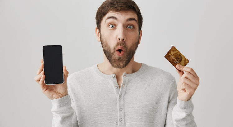 an med telefon och kreditkort